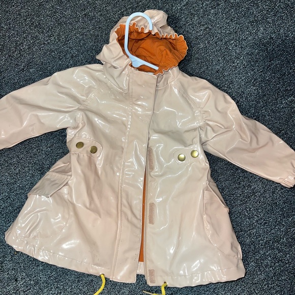 Pale Cloud Baby Girs Raincoat Gorgeous and Amazing Quality - Picture 1 of 7